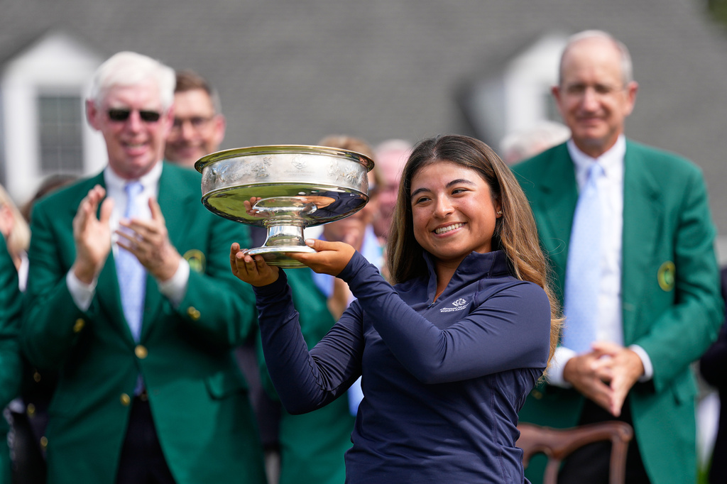 Maria José Marin, of Colombia, holds the trophy after winning the Augusta National Women's Amateur golf tournament, Saturday, April 4, 2026, in Augusta, Ga. (AP Photo/David J. Phillip)