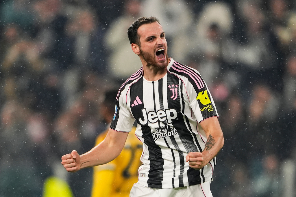 Juventus's Federico Gatti celebrates scoring during the Serie A soccer match between Juventus FC and Udinese in Turin, Italy, Wednesday Oct. 29, 2025. (Fabio Ferrari/LaPresse via AP)