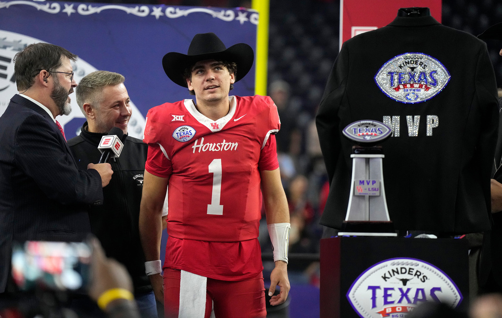 Houston quarterback Conner Weigman (1) wears a cowboy hat as part of his MVP trophy after the Kinder's Texas Bowl NCAA football game, Saturday, Dec. 27, 2025, in Houston. (AP Photo/Karen Warren)