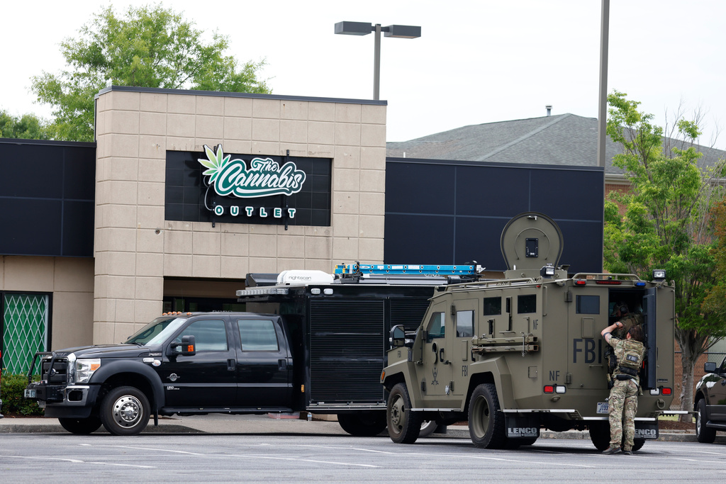 FBI personal stationed outside in a shopping area in Portsmouth, Va. after serving a search warrant on Wednesday, May 6, 2026. (Peter Casey/The Virginian-Pilot via AP)