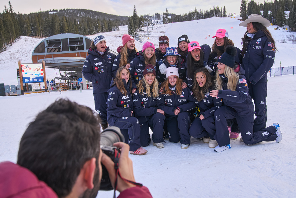 Members of the U.S. Women's Ski Team, including Lindsey Vonn, bottom right, and Breezy Johnson, top left, joke together while gathering for a team photo at Copper Mountain, Colo., Nov. 19, 2025. (AP Photo/Jacquelyn Martin)