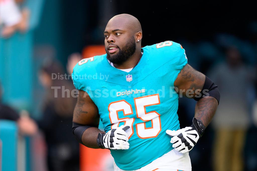 Cowboys guard Rob Jones breaks bone in his neck and could miss months ...