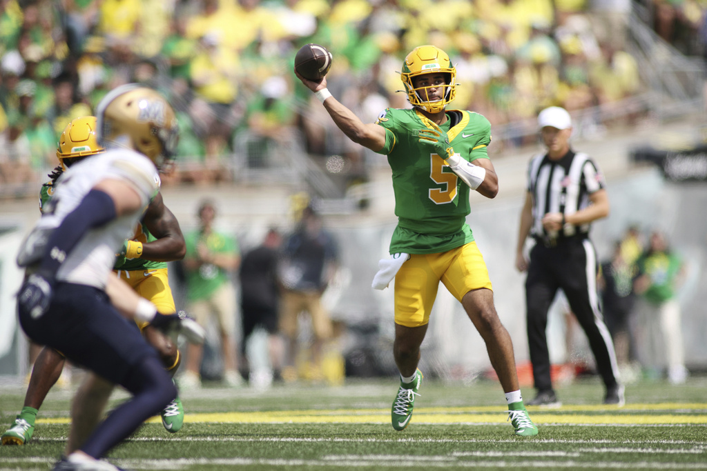 Oregon quarterback Dante Moore (5) passes the ball during the first half of an NCAA college football game against Montana State, Saturday, Aug. 30, 2025, in Eugene, Ore. (AP Photo/Lydia Ely)