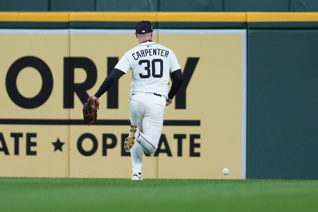 Detroit Tigers right fielder Kerry Carpenter chases a ball hit by Seattle Mariners' Victor Robles after committing a fielding error on the play during the eighth inning in Game 3 of baseball's American League Division Series Tuesday, Oct. 7, 2025, in Detroit. (AP Photo/Paul Sancya)