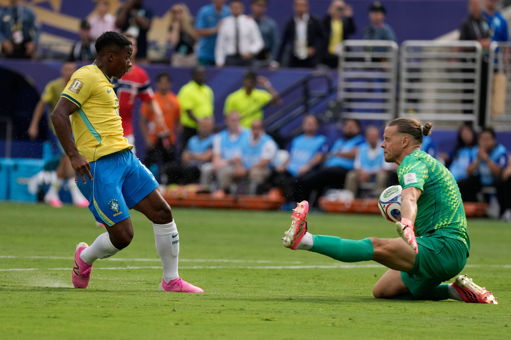 Norway goalkeeper Oerjan Nyland, right, defends against a kick by Brazil's Endrick, left, during the World Cup round of 16 soccer match between Brazil and Norway in East Rutherford, N.J., near New York, Sunday, July 5, 2026. (AP Photo/Seth Wenig)