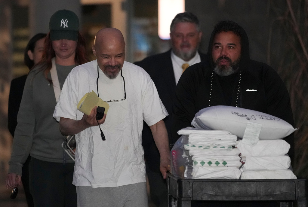 Douglas Stewart Carter, front left, and his son Tyler Anger, right, walk out of the Utah County Jail after a Utah judged ordered Carter's release from jail on Monday Sept. 28, 2026, in Spanish Fork, Utah. (AP Photo/George Frey)