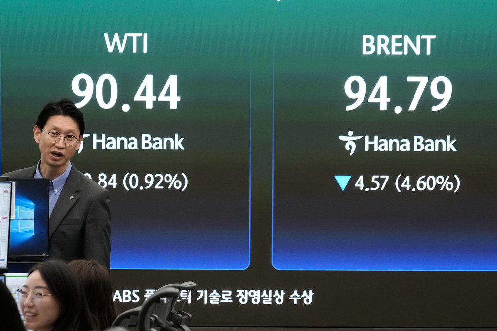 A currency trader reacts near a screen showing international oil prices at the foreign exchange dealing room of the Hana Bank headquarters in Seoul, South Korea, Wednesday, April 15, 2026. (AP Photo/Ahn Young-joon)