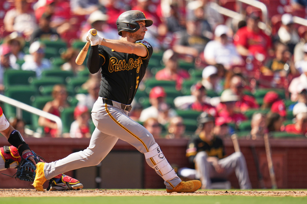 Pittsburgh Pirates' Brandon Lowe follows through on an RBI single during the seventh inning of a baseball game against the St. Louis Cardinals Sunday, Aug. 30, 2026, in St. Louis. (AP Photo/Jeff Roberson)