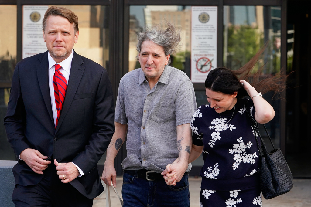 Former death row prisoner Richard Glossip, center, exits a detention facility alongside his wife Lea Glossip, right, after being granted bond while awaiting retrial Thursday, May 14, 2026, in Oklahoma City. (AP Photo/Nick Oxford)