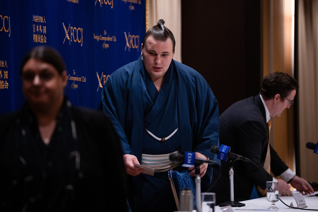 Ukrainian sumo wrestler Danilo Yavhushyshyn, known by his Japanese name Aonishiki Arata, leaves a press conference at the Foreign Correspondents' Club of Japan, in Tokyo, Thursday, Oct. 9, 2025. (AP Photo/Louise Delmotte)