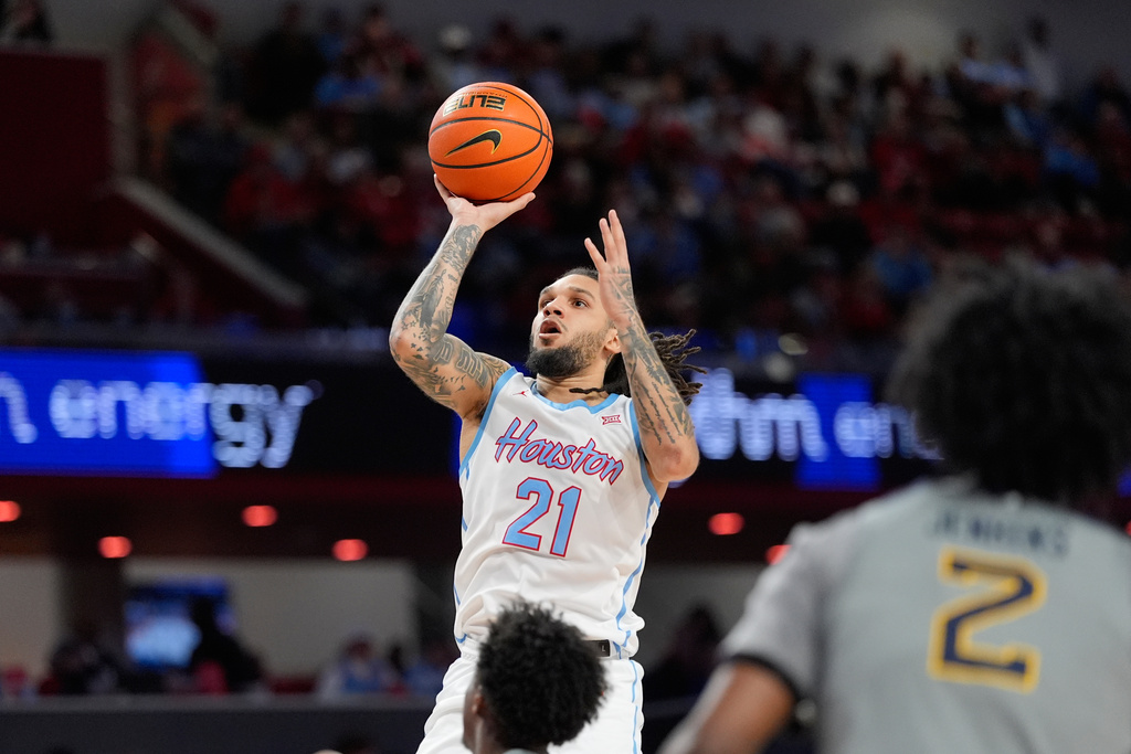 Houston's Emanuel Sharp (21) goes up for a shot against West Virginia during the second half of an NCAA college basketball game Tuesday, Jan. 13, 2026, in Houston. (AP Photo/David J. Phillip)
