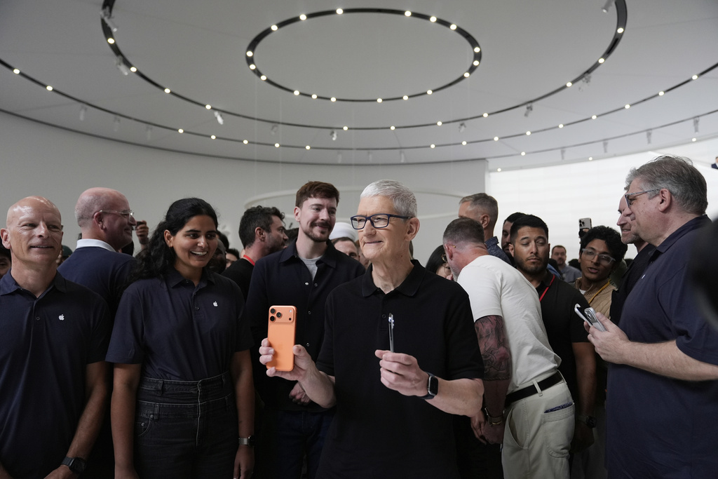 Apple CEO Tim Cook holds new iPhones during an announcement of new products at Apple Park on Tuesday, Sept. 9, 2025, in Cupertino, Calif. (AP Photo/Godofredo A. Vásquez)