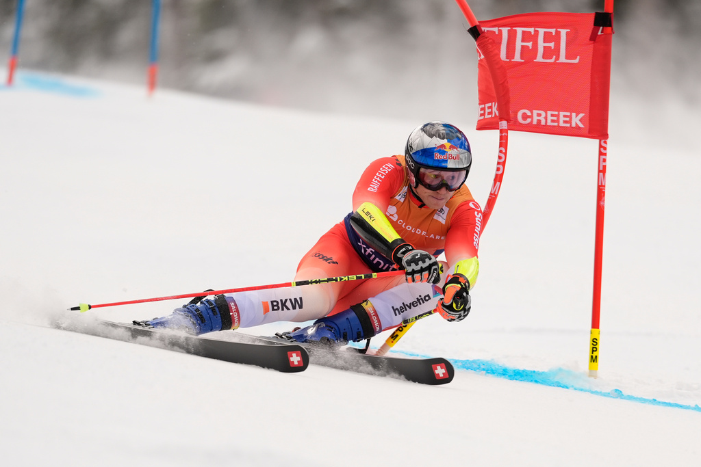 Switzerland's Marco Odermatt competes during a World Cup men's giant slalom skiing race, Sunday, Dec. 7, 2025, in Beaver Creek, Colo. (AP Photo/Robert F. Bukaty)