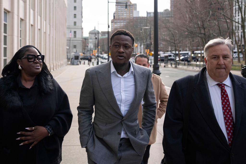 Miami Heat's Terry Rozier arrives at Brooklyn federal court, Monday, Dec. 8, 2025, in New York. (AP Photo/Yuki Iwamura)
