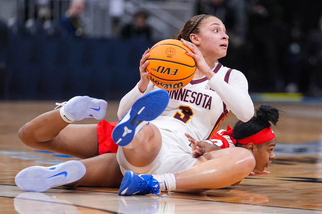 Minnesota guard Amaya Battle (3) grabs a loose ball over Ohio State guard Kennedy Cambridge (3) in the first half of an NCAA college basketball game in the quarterfinals of the Big Ten Conference tournament, Friday, March 6, 2026 in Indianapolis. (AP Photo/Michael Conroy)