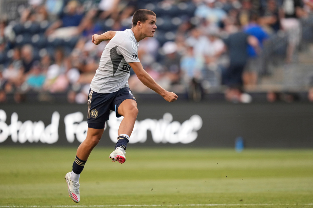 FILE - Philadelphia Union's Cavan Sullivan warms up before an MLS soccer match against CF Montréal, Wednesday, July 16, 2025, in Chester, Pa. (AP Photo/Matt Slocum, File)