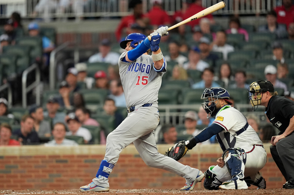 Chicago Cubs' Carson Kelly hits a single in the fifth inning of a baseball game against the Atlanta Braves, Wednesday, May 13, 2026, in Atlanta. (AP Photo/Mike Stewart)