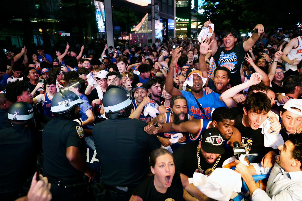 New York Knicks fans celebrate their victory after a watch party for Game 5 of the NBA Finals basketball series against the San Antonio Spurs, Saturday, June 13, 2026, in New York. (AP Photo/Heather Khalifa)