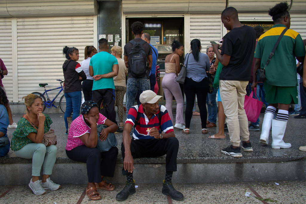 People wait their turn to enter a bank in Havana, Cuba, Wednesday, April 1, 2026. (AP Photo/Ramon Espinosa)