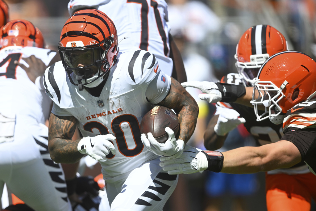 Cincinnati Bengals running back Chase Brown (30) runs for a touchdown during the first half of an NFL football game against the Cleveland Browns, Sunday, Sept. 7, 2025, in Cleveland. (AP Photo/David Richard)