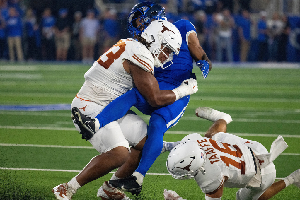 Kentucky running back Seth McGowan (3) is tackled in the first quarter of an NCAA college football game against Texas, Saturday, Oct. 18, 2025, in Lexington, Ky. (AP Photo/Michael Swensen)