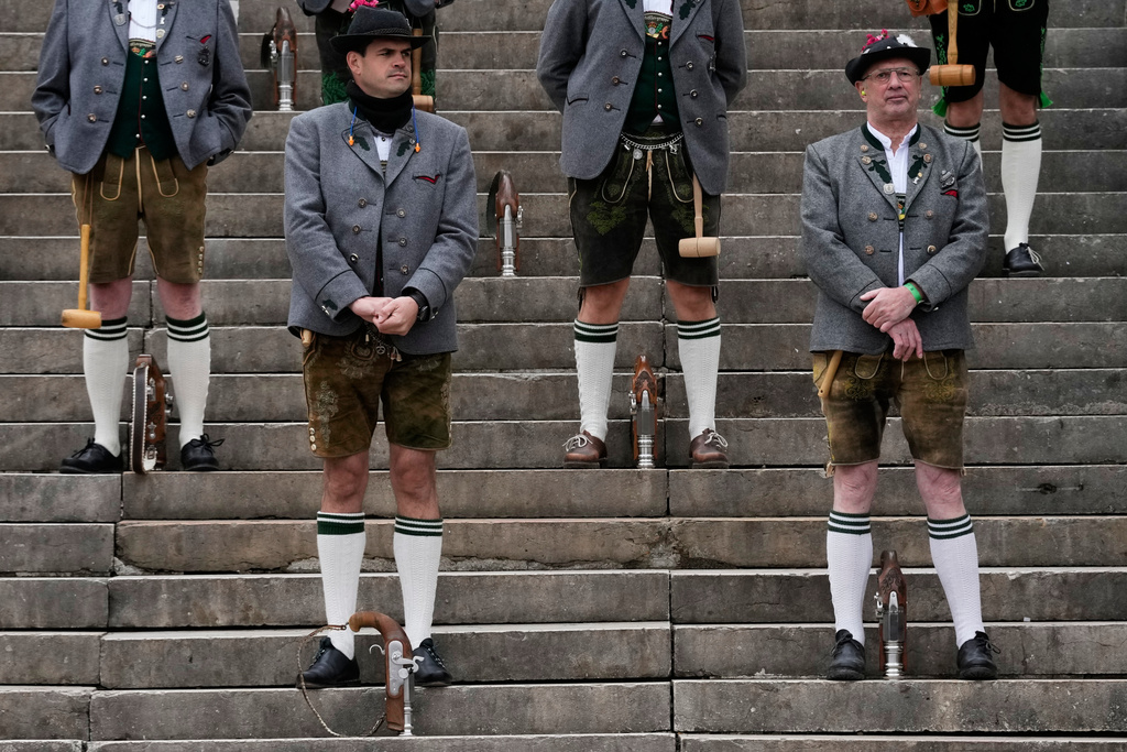 Bavarian riflemen in traditional costumes wait with their muzzle loaders for a shooting on the last day of the 190th Oktoberfest beer festival in Munich, Germany, Sunday, Oct. 5, 2025. (AP Photo/Matthias Schrader)