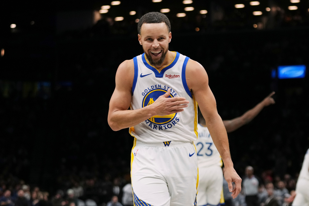 Golden State Warriors' Stephen Curry gestures after making a three-point shot during the first half of an NBA basketball game against the Brooklyn Nets Monday, Dec. 29, 2025, in New York. (AP Photo/Frank Franklin II)