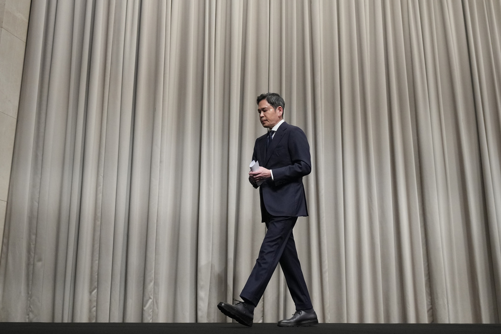 Chung Yong-jin, a chairman of Shinsegae Group, leaves after apologizing in Seoul, South Korea, Tuesday, May 26, 2026. (AP Photo/Lee Jin-man)