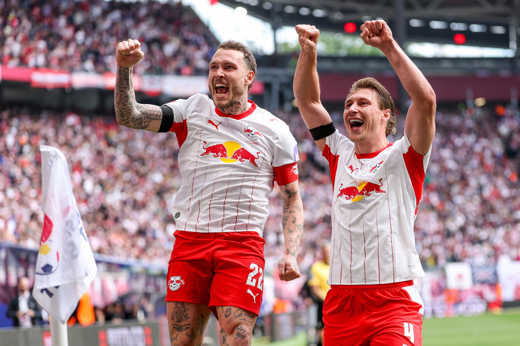 Leipzig's Willi Orban, right, celebrates with and David Raum after scoring, during the German Bundesliga soccer match between RB Leipzig and FC St. Pauli, in Leipzig, Germany, Saturday, May 9, 2026. (Jan Woitas/dpa via AP)