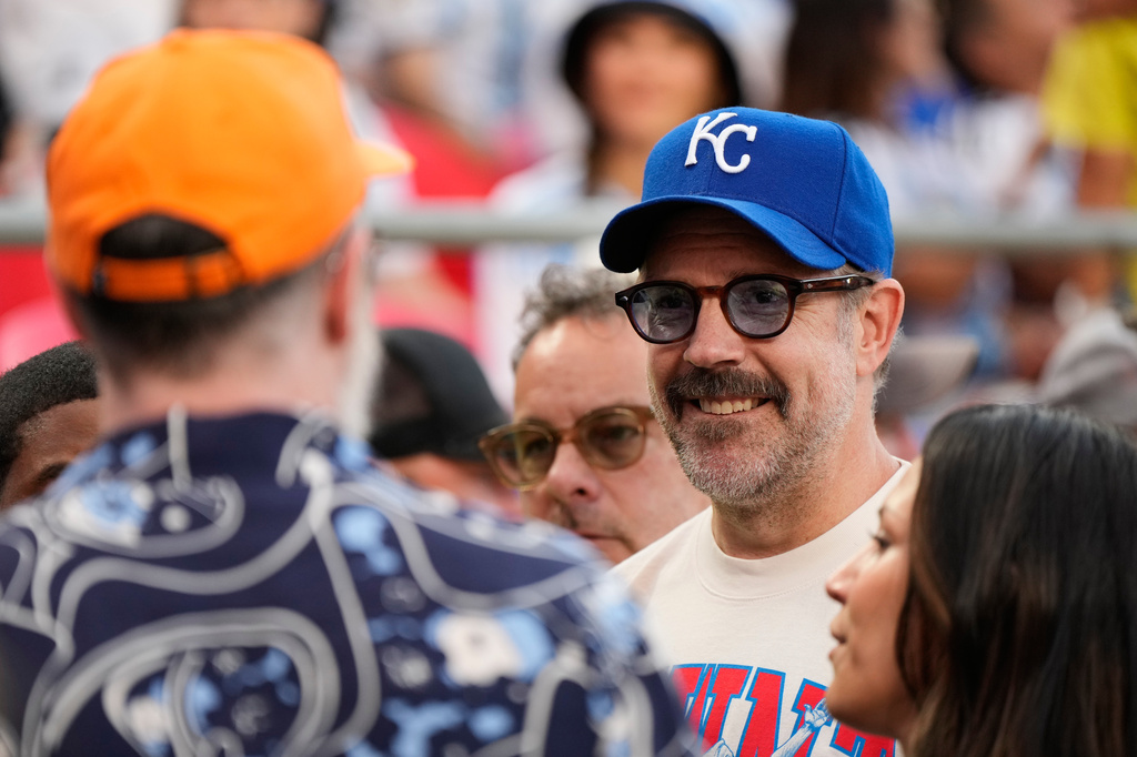Jason Sudeikis on the field ahead of the World Cup quarterfinal soccer match between Argentina and Switzerland in Kansas City, Mo., Saturday, July 11, 2026. (AP Photo/Ashley Landis)