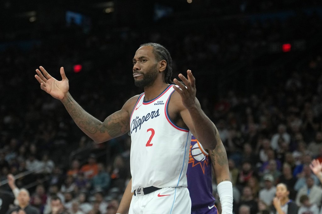 Los Angeles Clippers forward Kawhi Leonard looks for a foul to be called by officials during the second half of an NBA basketball game against the Phoenix Suns Sunday, Feb. 1, 2026, in Phoenix. (AP Photo/Ross D. Franklin)