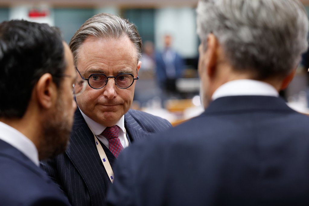 Belgium's Prime Minister Bart De Wever, center, speaks with Cypriot President Nikos Christodoulides, left, and Netherland's Prime Minister Dick Schoof during a round table meeting at the EU Summit in Brussels, Thursday, Dec. 18, 2025. (AP Photo/Geert Vanden Wijngaert)