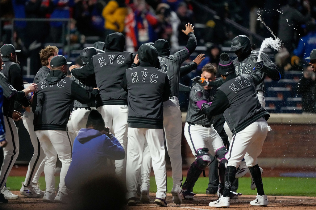 New York Mets center fielder Luis Robert Jr. (88) celebrates with teammates after hitting a three run home run during the eleventh inning of a baseball game against the Pittsburgh Pirates, Saturday, March 28, 2026, in New York. (AP Photo/Yuki Iwamura)