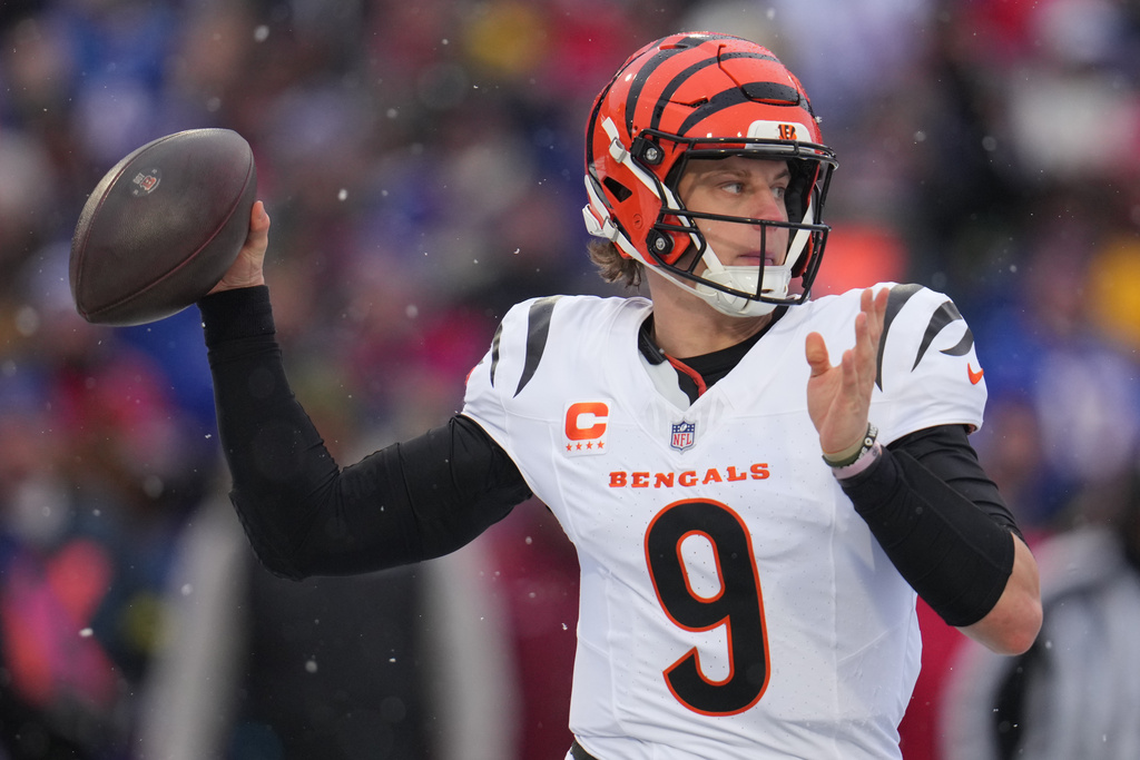 Cincinnati Bengals quarterback Joe Burrow throws a pass during the second half of an NFL football game against the Buffalo Bills, Sunday, Dec. 7, 2025, in Orchard Park, N.Y. (AP Photo/Gene J. Puskar)