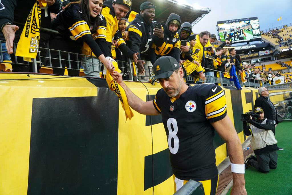 Pittsburgh Steelers quarterback Aaron Rodgers (8) leaves the field following an NFL football game against the Indianapolis Colts in Pittsburgh, Sunday, Nov. 2, 2025. (AP Photo/Matt Freed)