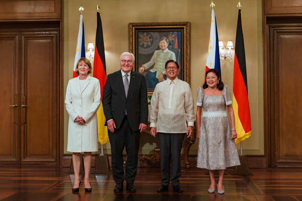 German President Frank-Walter Steinmeier, center left, with his wife Elke Budenbender, left, and Philippine President Ferdinand Marcos Jr. with his wife Liza Araneta Marcos pose for pictures in Manila, Philippines Tuesday, June 16, 2026. (Ezra Acayan/Pool Photo via AP)