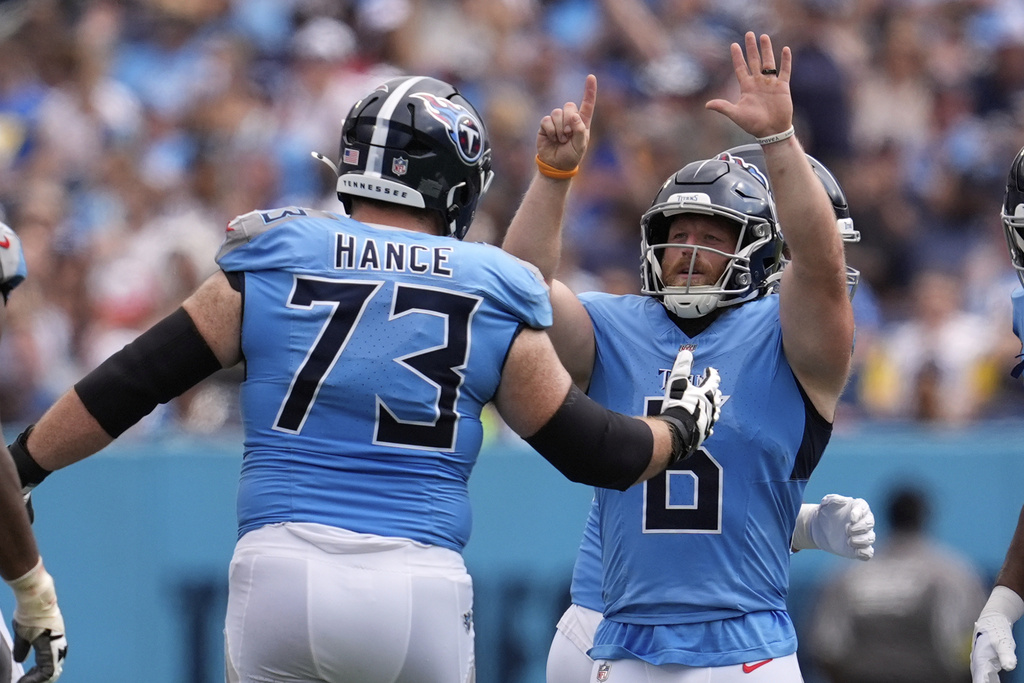Tennessee Titans place kicker Joey Slye, right, celebrates a field goal with guard Blake Hance during the second half of an NFL football game against the Los Angeles Rams, Sunday, Sept. 14, 2025, in Nashville, Tenn. (AP Photo/George Walker IV)