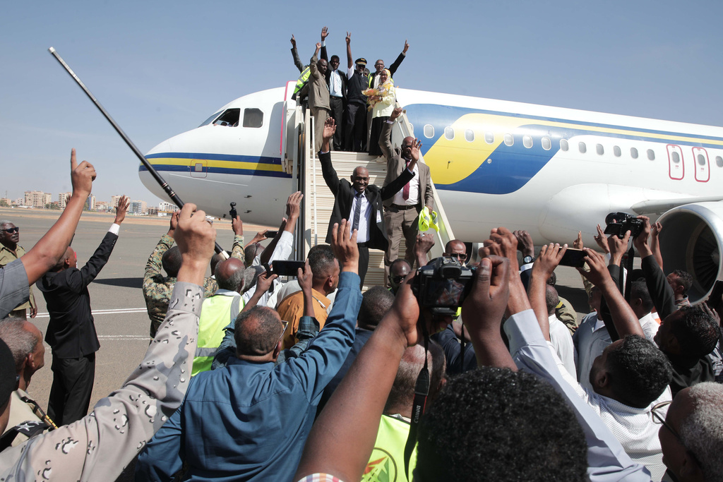 Family and friends rush on the tarmac to greet the first domestic Sudan Airways flight arriving from Port Sudan, after landing at Khartoum International Airport, following the war between Sudan's army and the paramilitary Rapid Support Forces, in Khartoum, Sudan, Sunday, Feb. 1, 2026. (AP Photo/Marwan Ali)