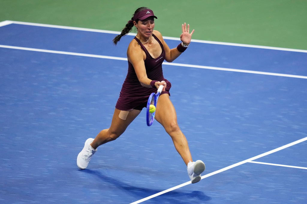 Jessica Pegula, of the United States, returns the ball to Aryna Sabalenka, of Belarus, during the women's singles semifinals of the U.S. Open tennis championships, Thursday, Sept. 10, 2026, in New York. (AP Photo/Seth Wenig)