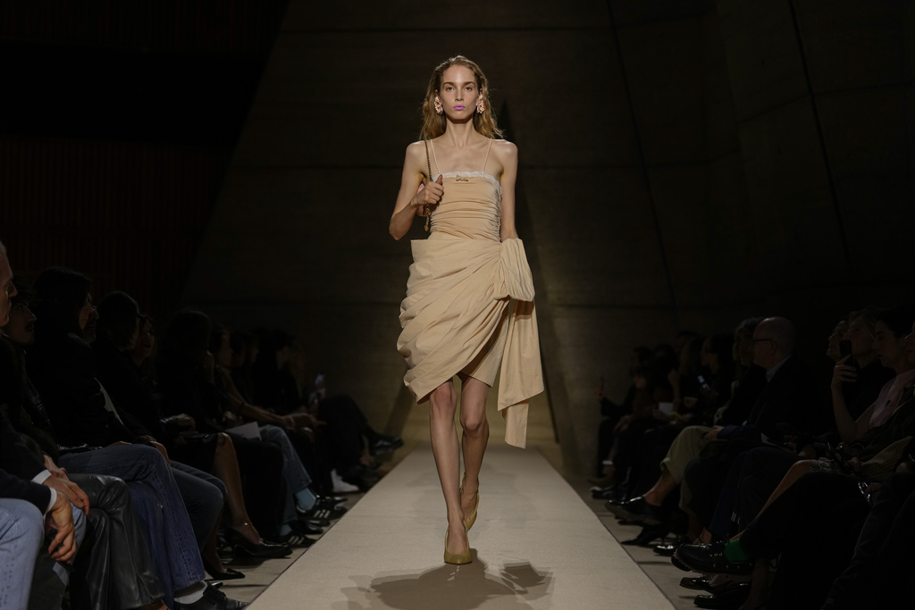 A model wears a creation as part of the Chloe Spring/Summer 2026 collection presented in Paris, Sunday, Oct. 5, 2025. (AP Photo/Aurelien Morissard)