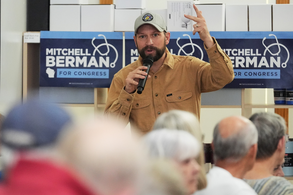 Democratic congressional candidate Mitchell Berman talks to supporters at Wilson's Coffee and Tea in Racine, Wis., Tuesday, Sept. 22, 2026.(AP Photo/Nam Y. Huh)