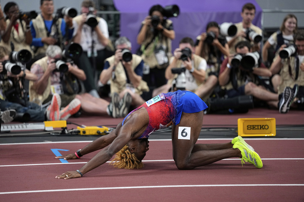 United States' Noah Lyles reacts after winning the gold medal in the men's 200 meters final at the World Athletics Championships in Tokyo, Friday, Sept. 19, 2025. (AP Photo/Matthias Schrader)