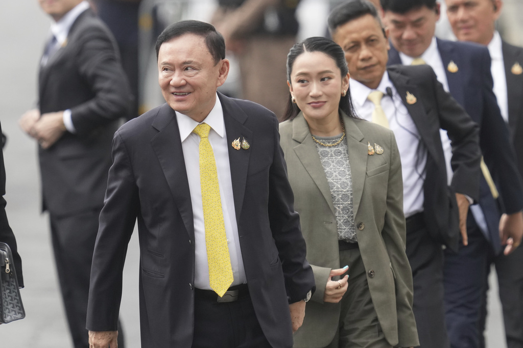 CORRECTS NAME OF DAUGHTER - Thailand's former Prime Minister Thaksin Shinawatra, left, and his daughter and former Prime Minister Paetongtarn Shinawatra, right, arrive at Supreme Court in Bangkok, Thailand, Tuesday, Sept. 9, 2025. (AP Photo/Sakchai Lalit)