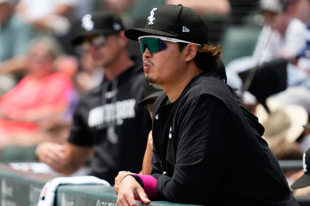 Chicago White Sox's Munetaka Murakami of Japan, watches teammates from the dugout during the first inning of a baseball game against the Kansas City Royals in Chicago, Sunday, June 28, 2026. (AP Photo/Nam Y. Huh)