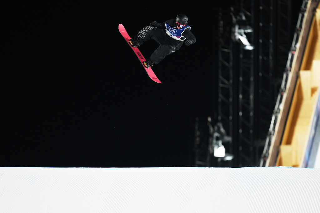 New Zealand's Zoi Sadowski-Synnott competes during the women's snowboard big air qualifications at the 2026 Winter Olympics, in Livigno, Italy, Sunday, Feb. 8, 2026. (AP Photo/Gregory Bull)
