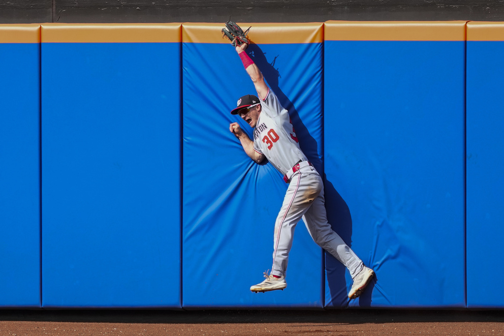 Washington Nationals outfielder Jacob Young catches a fly ball hit by New York Mets' Brett Baty during the fifth inning of a baseball game Sunday, Sept. 21, 2025, in New York. (AP Photo/Yuki Iwamura)