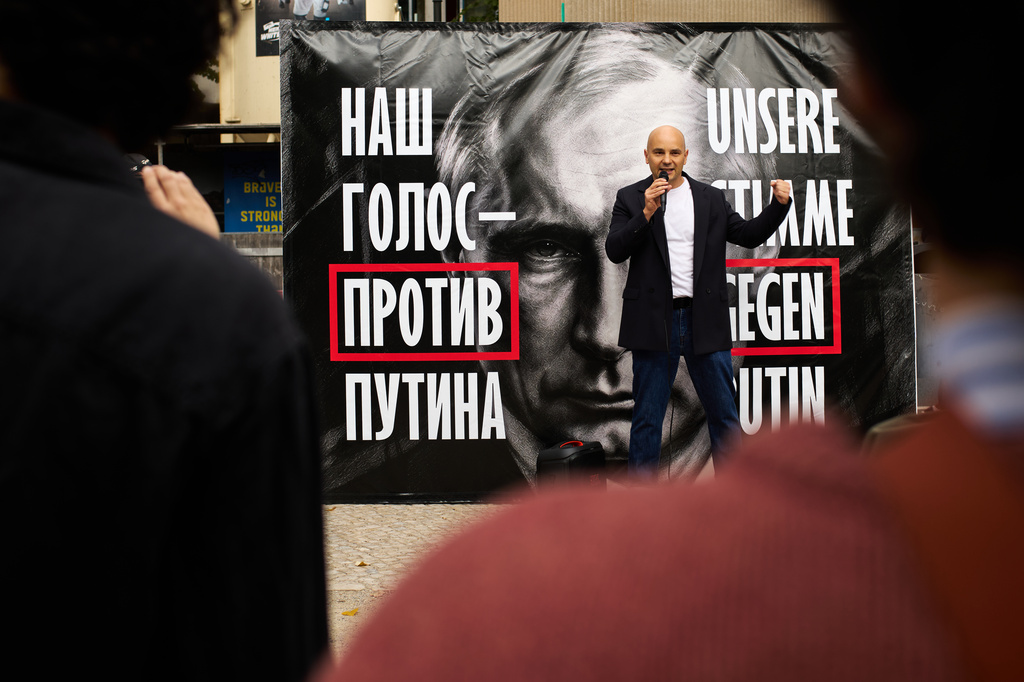 Russian political activist Andrei Pivovarov speaks during a protest in front of Russian embassy as people cast their vote for the Russian parliament election in Berlin, Germany, Sunday, Sept. 20, 2026. (AP Photo/Markus Schreiber)