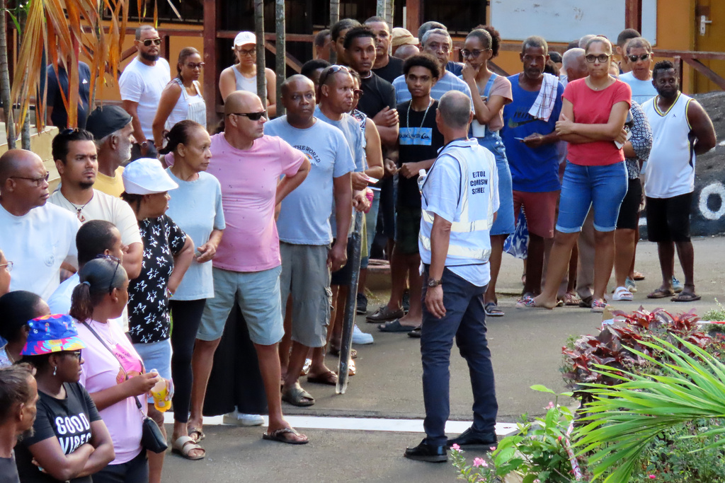 People line up to cast their votes at Beau Vallon Secondary School in Beau Vallon, Seychelles, on Saturday, Sep. 27, 2025. (AP Photo/Emilie Chetty)