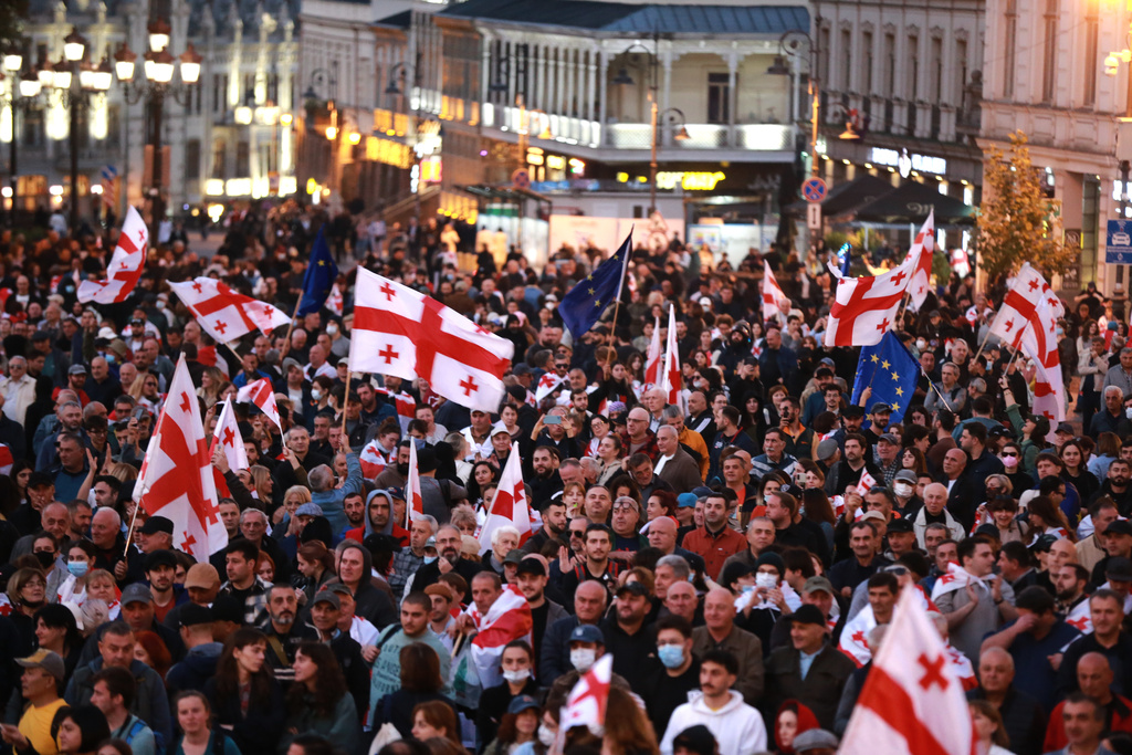 Opposition supporters with Georgian national and EU flags gather in the city center of Tbilisi, Georgia, on Saturday, Oct. 4, 2025, boycotting the municipal elections and call for the release of political opponents. (AP Photo/Zurab Tsertsvadze)