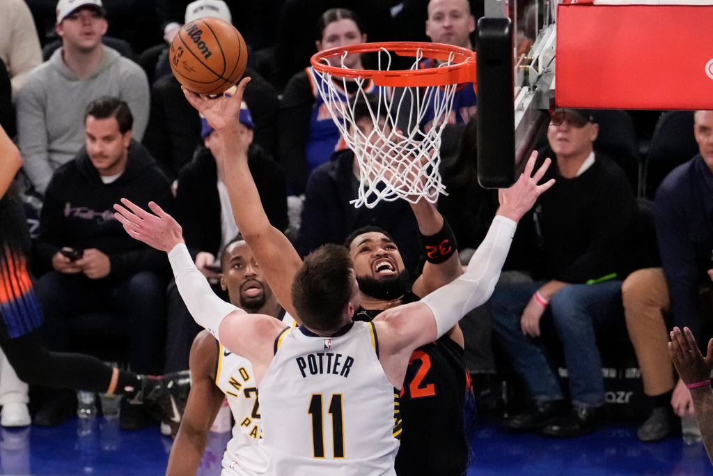 New York Knicks center Karl-Anthony Towns shoots over Indiana Pacers center Micah Potter (11) during the second half of an NBA basketball game, Tuesday, Feb. 10, 2026, in New York. (AP Photo/Yuki Iwamura)